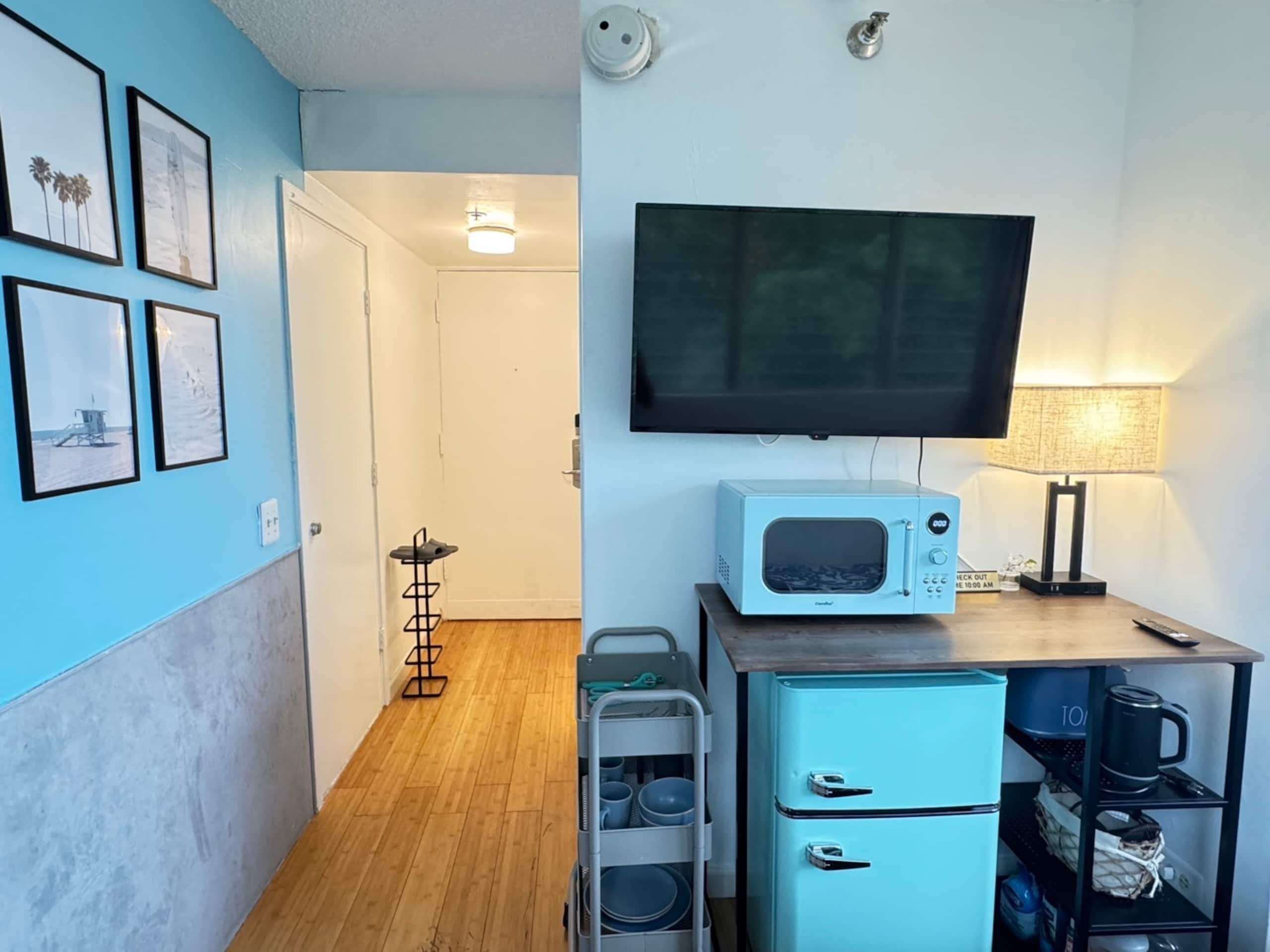 Condo in Honolulu · ★4.73 · Studio · 1 bed · 1 shared bath - Image 16