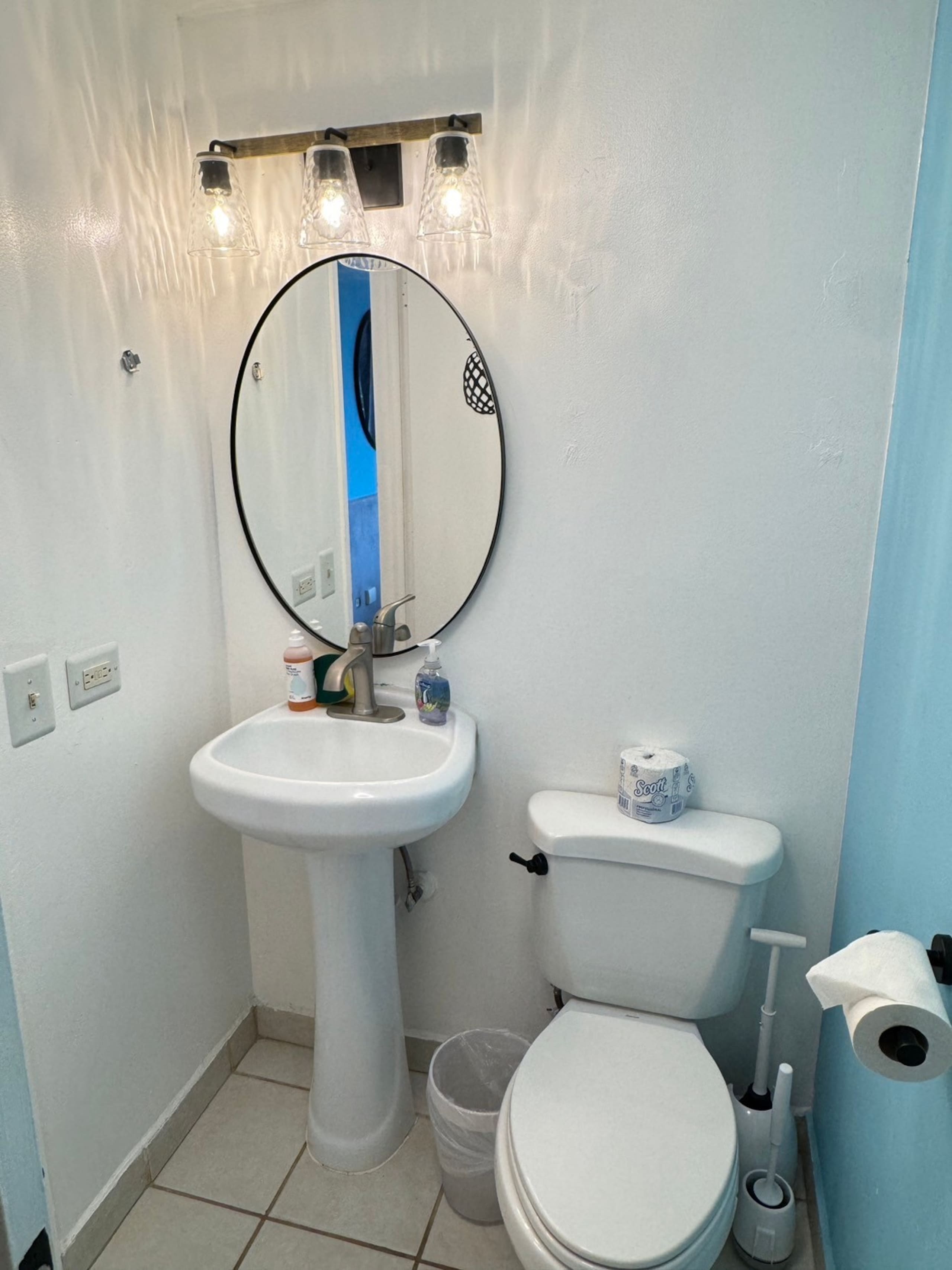 Condo in Honolulu · ★4.73 · Studio · 1 bed · 1 shared bath - Image 3