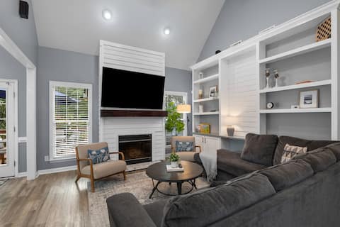 Successful Airbnb property: Cali King Suite on Main Floor|Augusta Area Getaway in Grovetown