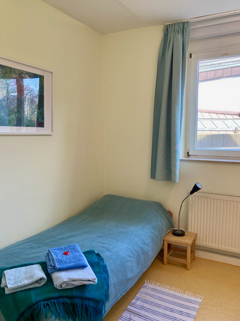 Successful Airbnb property: 2 Zimmer mit Bad in Gemeindehaus in Bockenheim