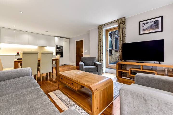 Large family apartment with private terrace gallery image 4