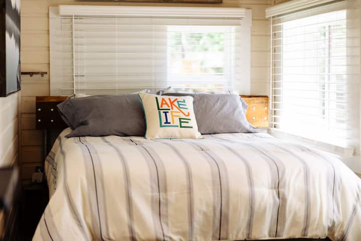 This porch bedroom and its gorgeous lake views are an owner’s favorite.  We have a port-a-crib available in this room.
