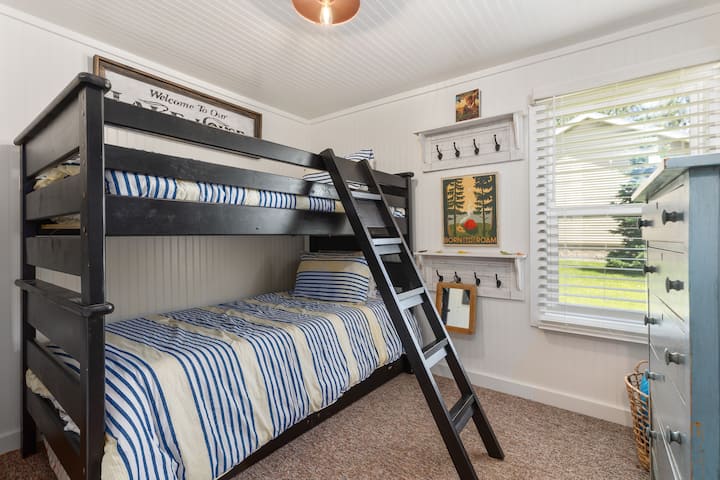 Twin Bunkbed with 3rd trundle below 
