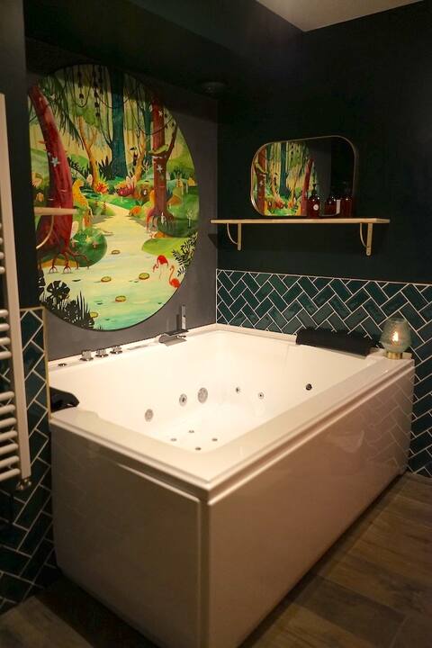 Large apartment - indoor hot tub - garden