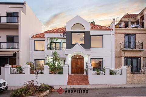 The Prestigious 2-story walk to Royal Waterfront