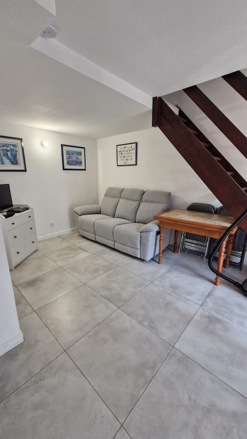 Top Airbnb: Villa with air conditioning and parking 200 m from the beach in Saint Cyprien
