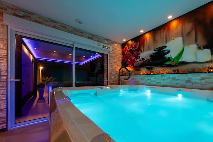 Private Hot Tub & Sauna Accommodation Côté Bulle Carvin
