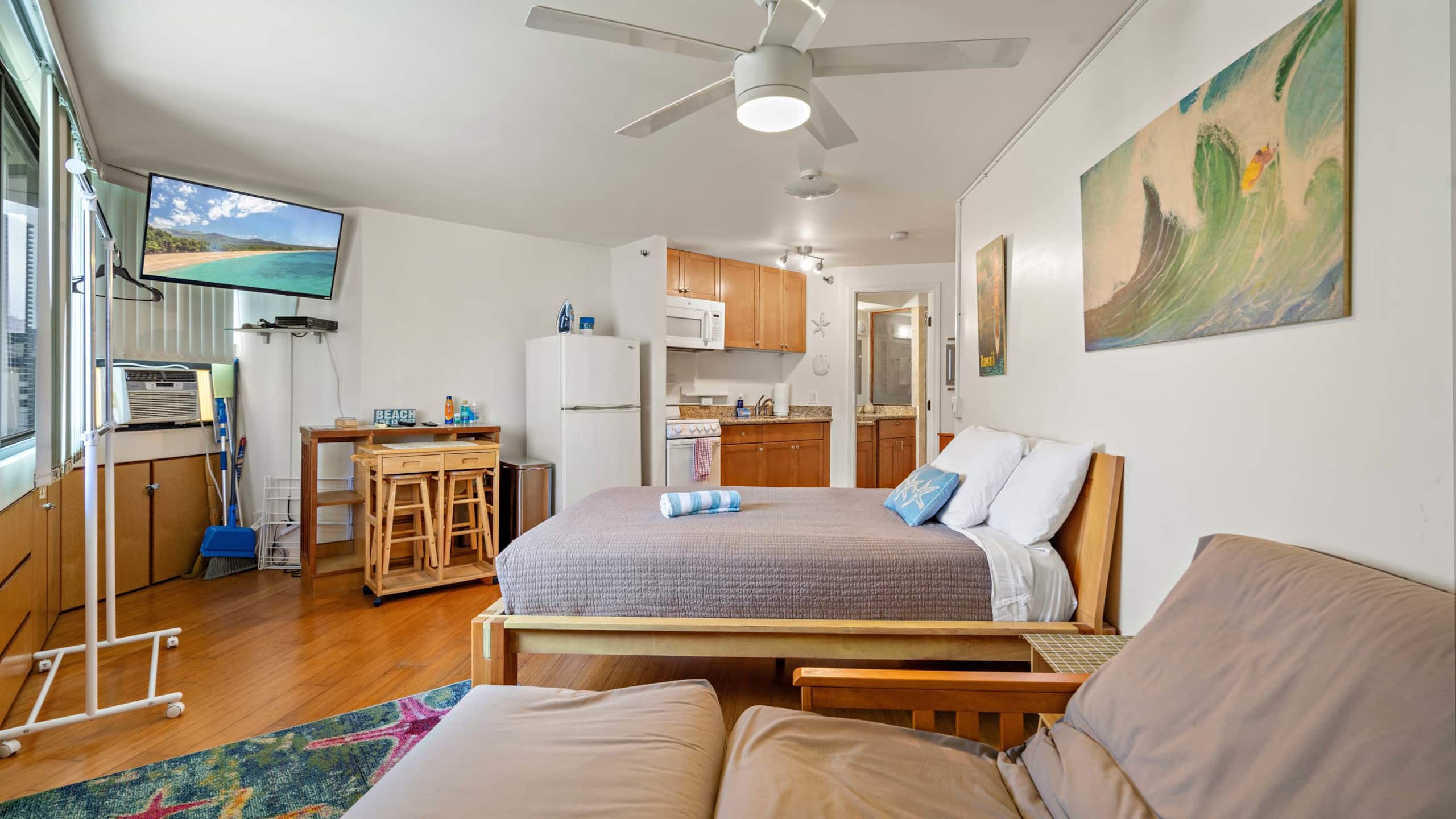 The Aloha Shack! Free Parking! - Image 5