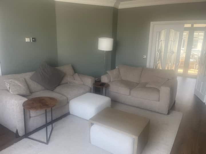 Large House, 4 Bedrooms In Dublin - Portmarnock