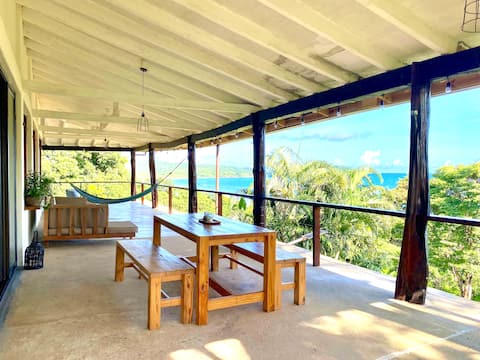 Breathtaking Views: Sleeps 13, Walk to Beach!