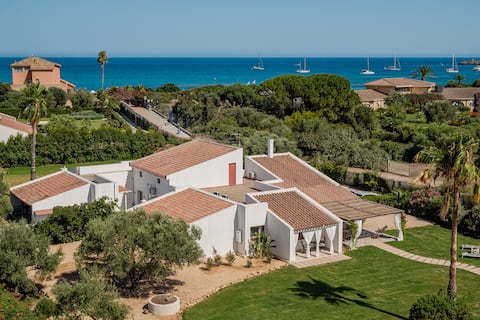 Villa Angelica with private access to beach