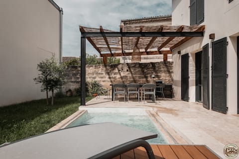 At the heart of a village with pool, AC and garden