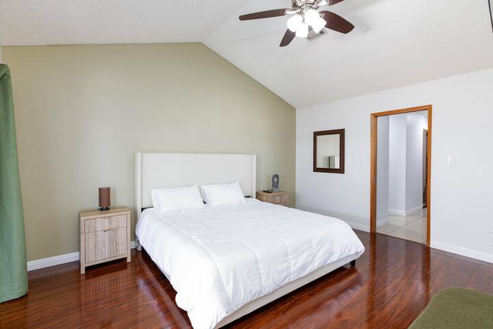 Charming Vegas House | Minutes From The Strip! gallery image 5