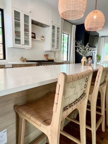 F1 Luxury • Heated Pool • Walk to South Congress gallery image 3