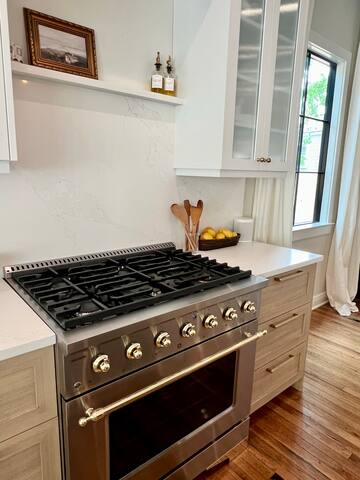 F1 Luxury • Heated Pool • Walk to South Congress gallery image 5