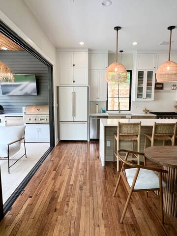 F1 Luxury • Heated Pool • Walk to South Congress gallery image 4