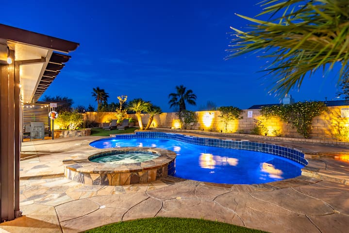 3 bed 2 bath home with pool/spa and hot tub