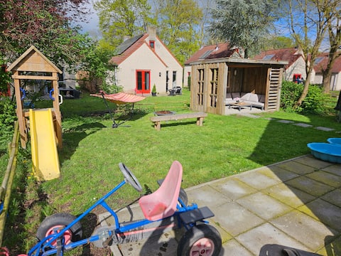 7p House: Garden, firepit, hammock, and playground