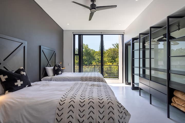 Спалня 4 - самостоятелна баня с достъп до балкон