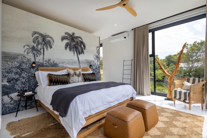 Основен санитарен възел в спалнята
Допълнително легло тип Кинг