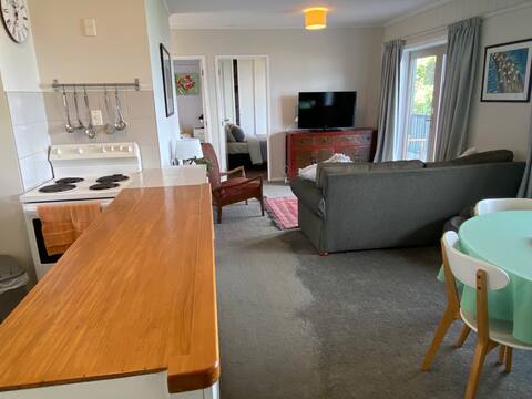 Successful Airbnb property: At the Lake's Edge in Rotorua District North