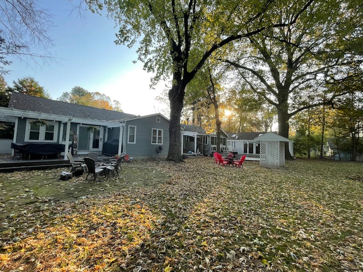 Charming Cottage 1, walk to the lake Cottages for Rent in Union Pier