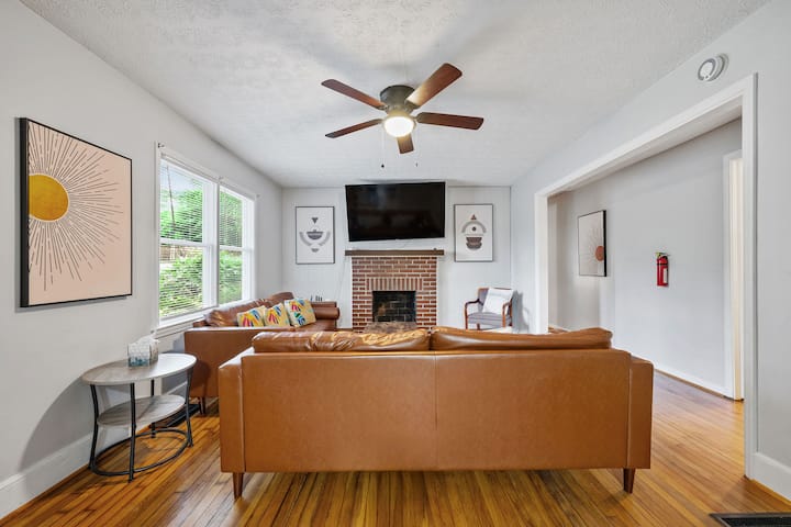 Large Group & Pet Friendly, Walk To Downtown Home. - Alpharetta, GA