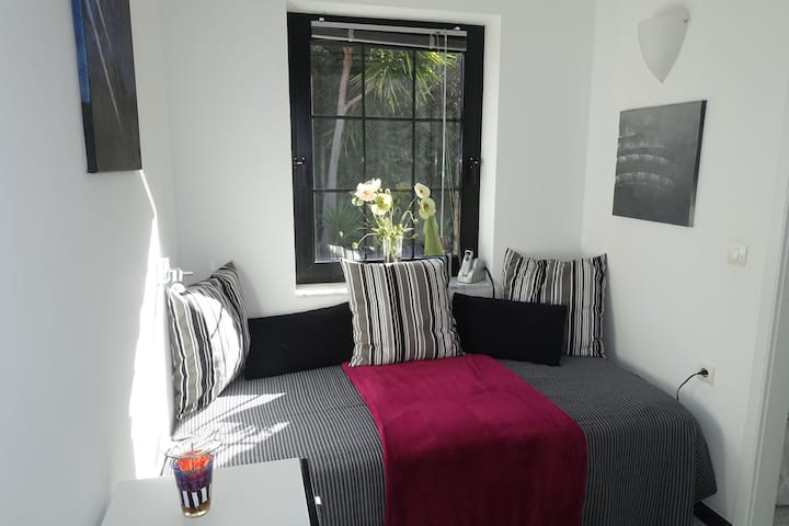 habitación pequeña (cama individual)