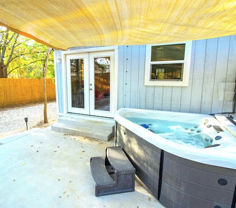 Tiki Cottage Lake Texoma - Hot Tub & Fun
