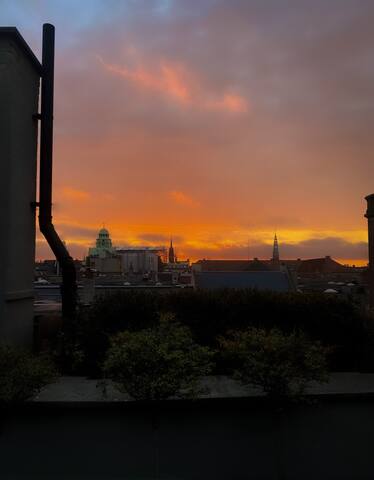 Spacious and bright penthouse gallery image 3