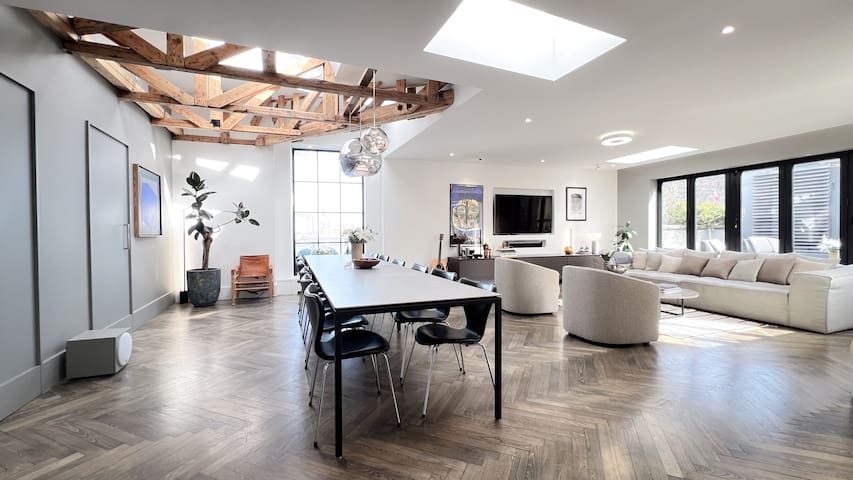 Spacious and bright penthouse