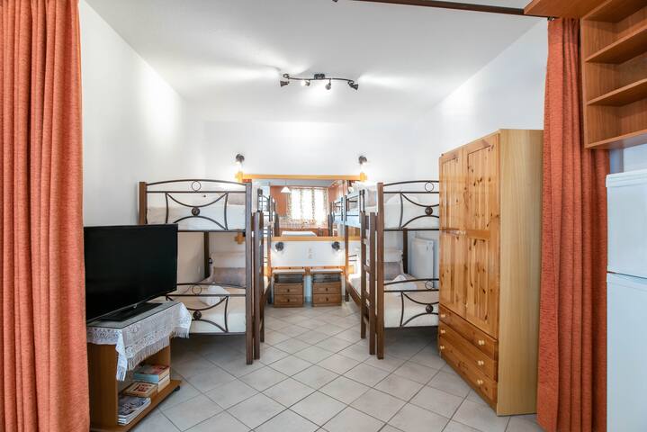 Three Bedroom Apartment (7-9 Adults) First Floor gallery image 2