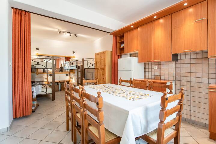 Three Bedroom Apartment (7-9 Adults) First Floor gallery image 3