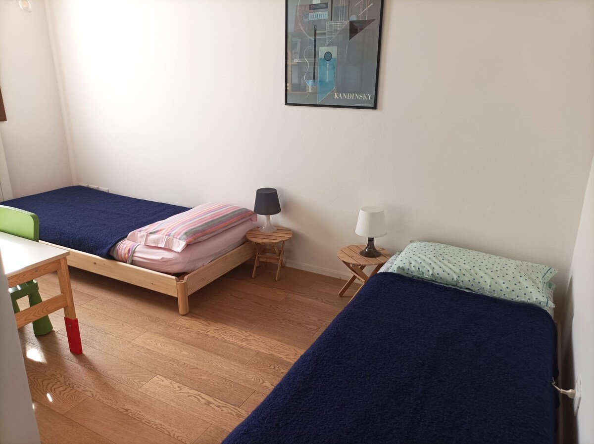 soba s 2 odvojena kreveta