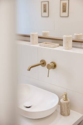 Cosy, Spacious, and Central gallery image 5