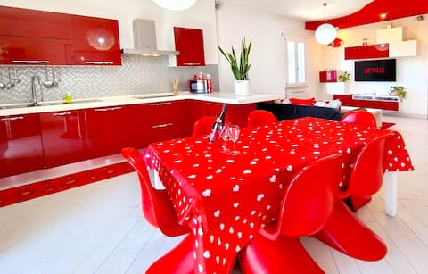 Annuncio Airbnb popolare: The Lovers' House with Jacuzzi a Latina