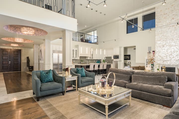 Ultra Luxury Loft I Fireplace I Rooftop I RiNo