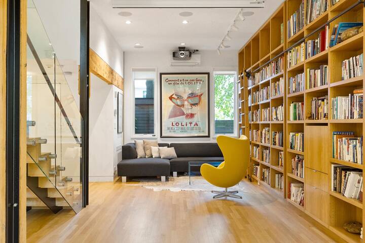 Exceptional Modern-Yet-Cozy Cambridge Home gallery image 2