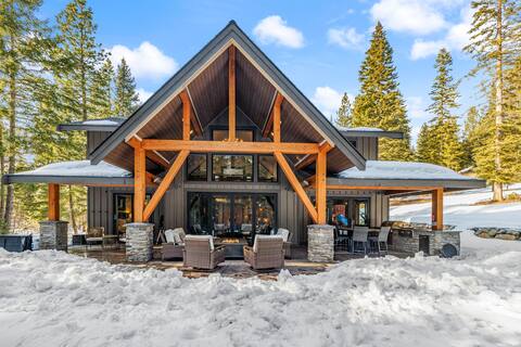 Ultimate Luxury Mtn Getaway + December Specials!