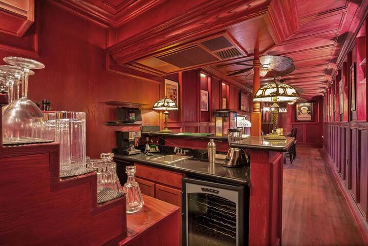 Private 6,500 sf estate with 4 king suites gallery image 5