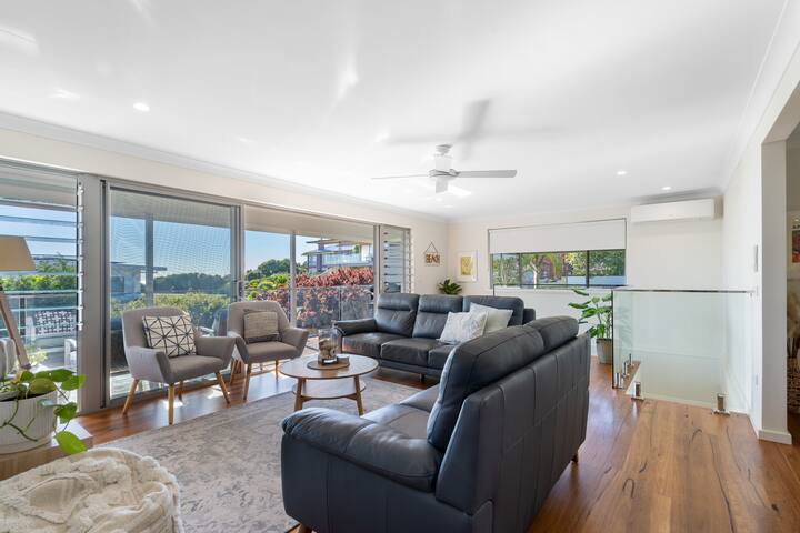 Seaclusions ~ 250m to South One Mile Beach gallery image 3