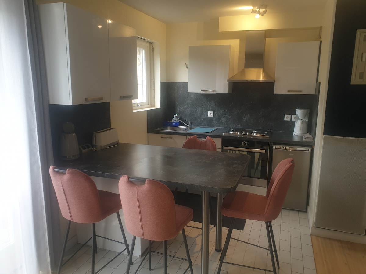 Popular Airbnb listing: bright 30 m2 studio located 5 minutes from the port in La Trinité Sur Mer