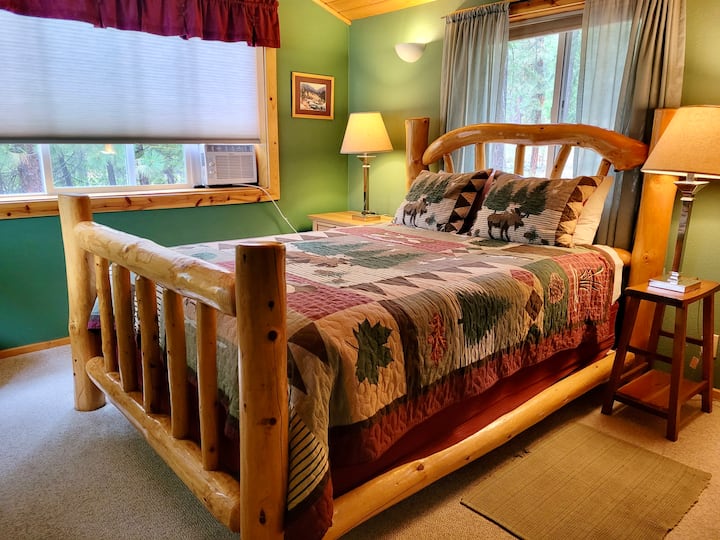 2 - ри етаж на горния етаж спалня с двойно легло 