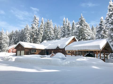 Spacious Lodge slps 12, hot tub 5 min from Roslyn