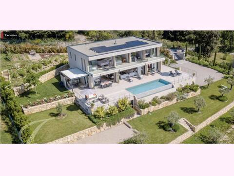 5 Star, 5 Bedroom Villa with amazing views