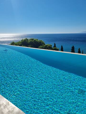 Luxury Bay View Villa with Pool