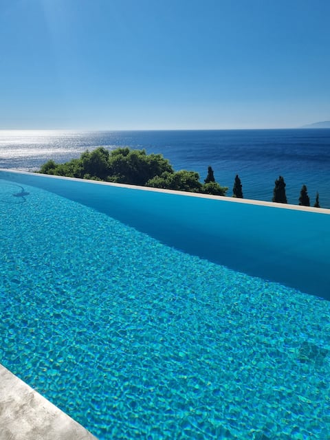 Luxury Bay View Villa with Pool