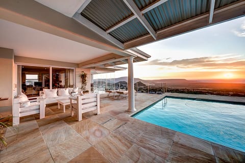 Sapphire Sunset. Panoramic Views. Solar backup