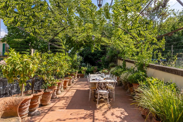 Unique 5 Bedroom Apartment with Private Garden