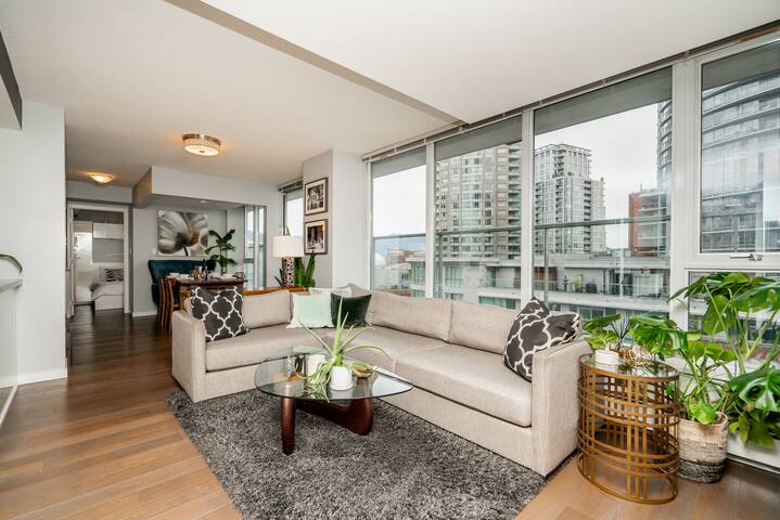 2 Level Downtown Penthouse w Private Roofdeck gallery image 2
